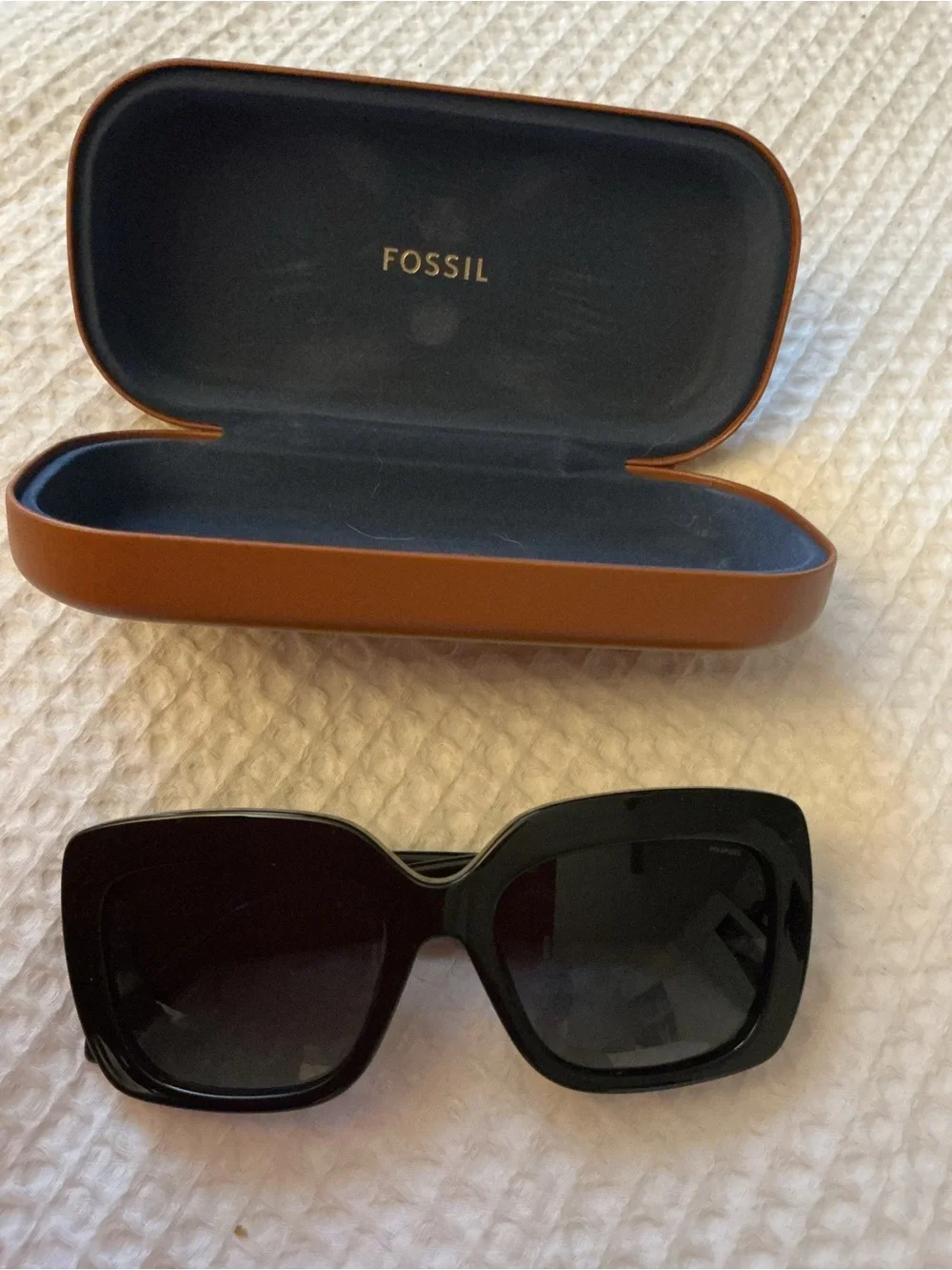 Fossil Glossy Black Rectangular Women’s Sunglasses